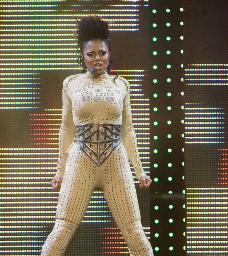 Джанет Джексон (Janet Jackson) на концерте (5 Фото) .