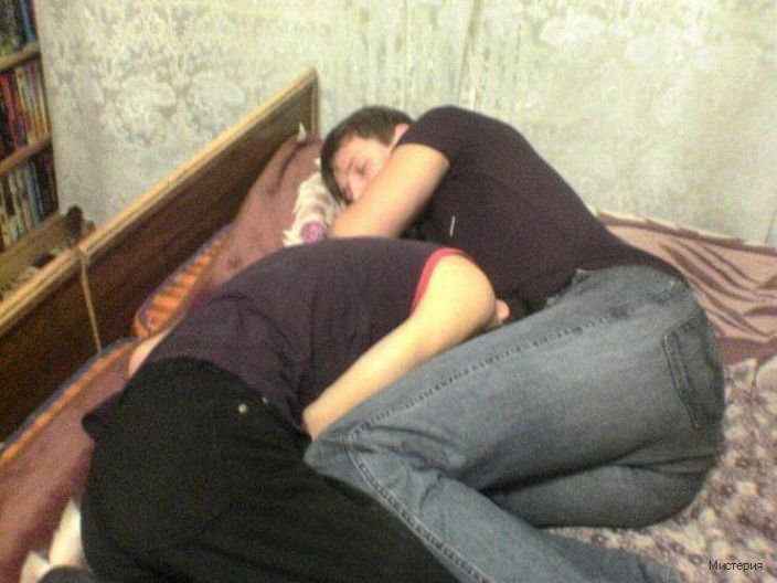 Видео спящих пьяных парней. Пьяные спящие девушки в квартире.